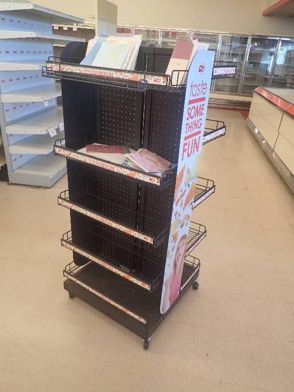 lot 4260 image: Double Sided Merchandise Display Rack