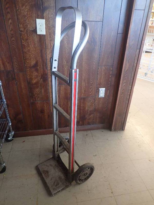 lot 4276 image: 2 Wheel Equipment Dolly