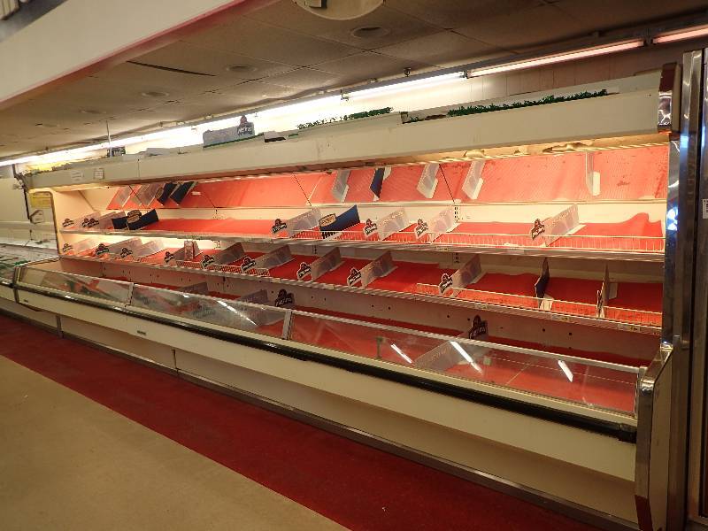 lot 4289 image: Hussmann Supermarket Refrigerated Meat Merchandiser Air Curtain Open Display Unit