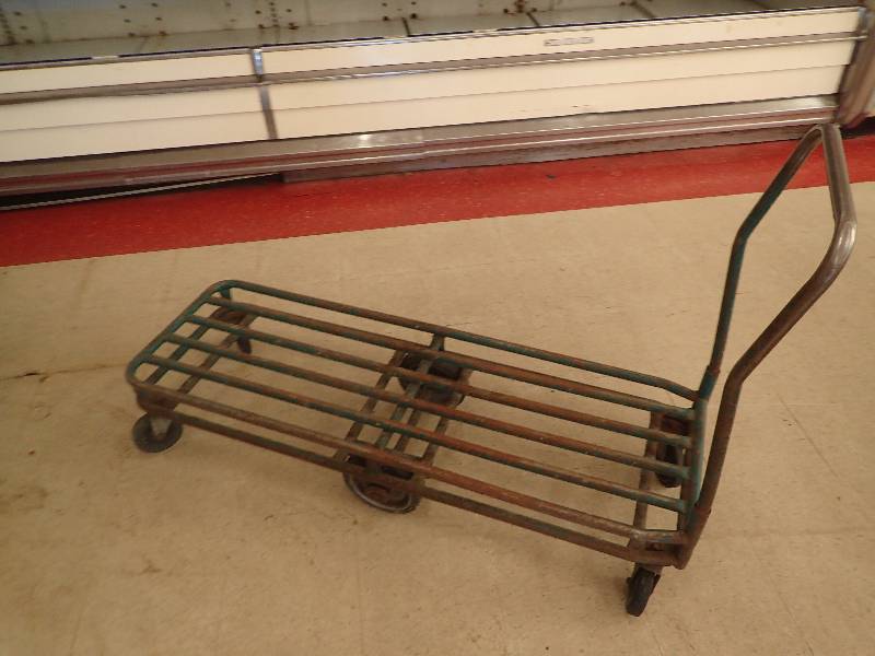 lot 4296 image: 6 Wheel Equipment Cart