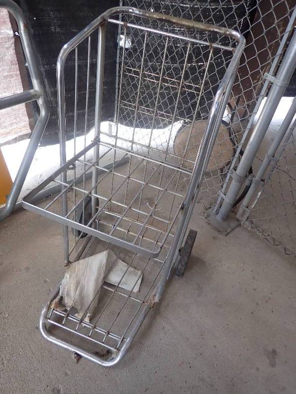 lot 4299 image: Metal Wire Cart on Casters