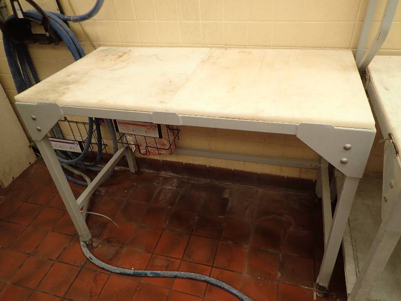 lot 4306 image: 2 Panel Poly Top Work Table