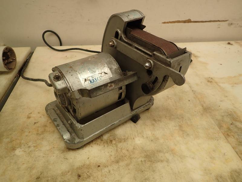 lot 4309 image: Counter Top Belt Sander