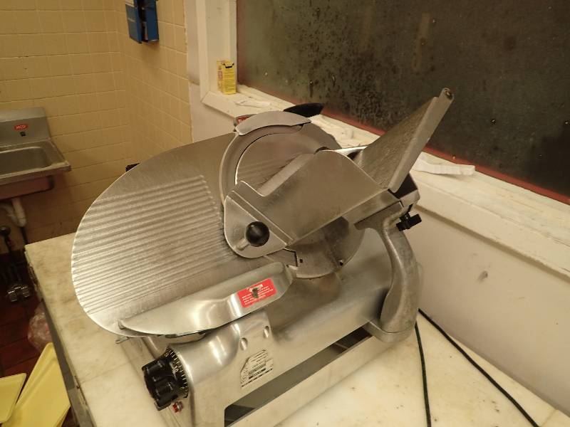 lot 4312 image: Berkel 12� Automatic Meat Slicer w Sharpener