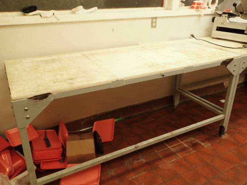 lot 4313 image: 3 Panel Poly Top Work Table