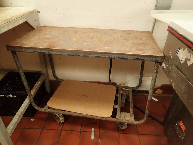 lot 4316 image: Single Top Medal Equipment Cart