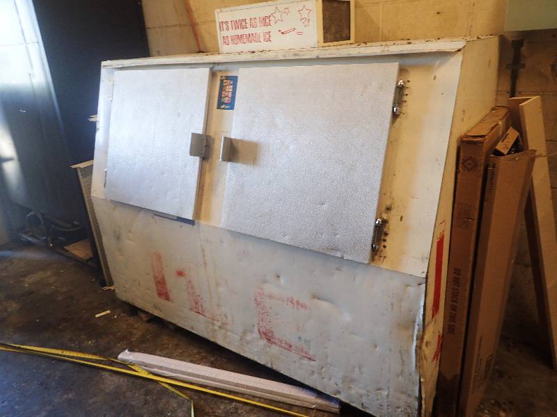 lot 4348 image: 2 Door Ice Storage Bin