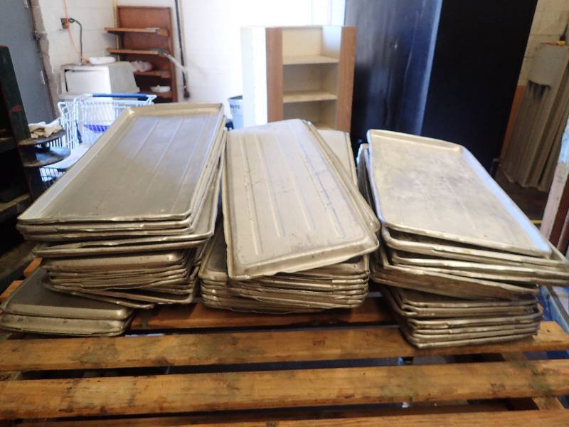 lot 4350 image: Large Lot of Half-Size Sheet Pans