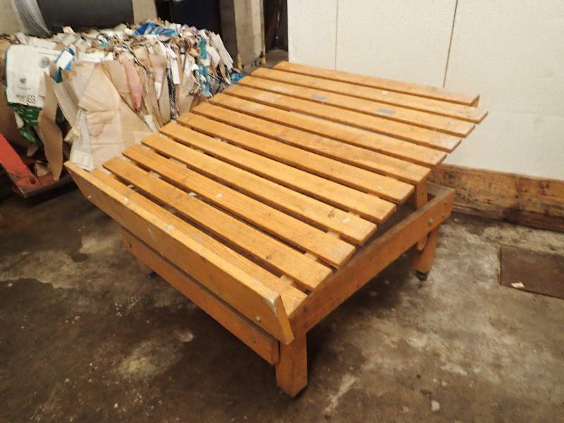 lot 4354 image: Supermarket Produce Adjustable Table