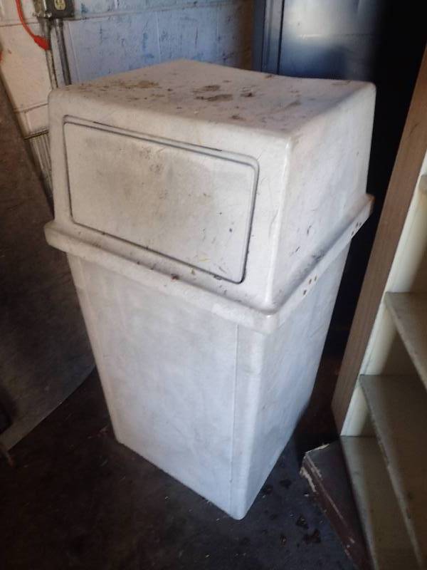 lot 4358 image: Fiberglass Trash bin w Swing Lid