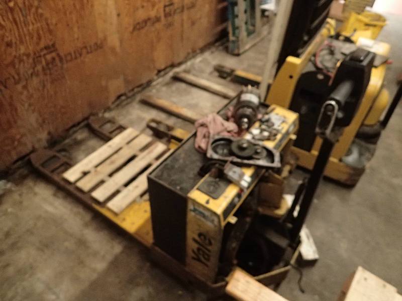 lot 4368 image: Yale 4000 lb 2 Ton Battery Operated Walk Behind Pallet Jack