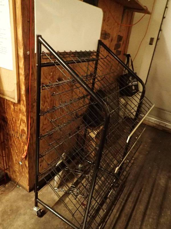lot 4371 image: 6 Tier Metal Wire Bun Shelf