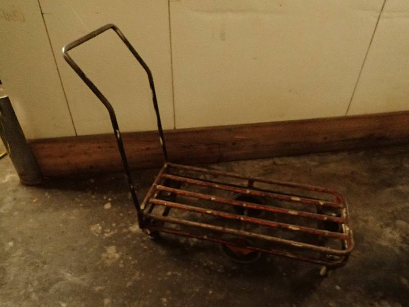 lot 4376 image: Metal Equipment Cart on Casters