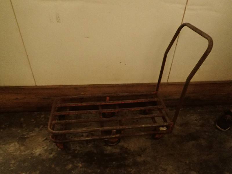 lot 4378 image: Metal Equipment Cart on Casters