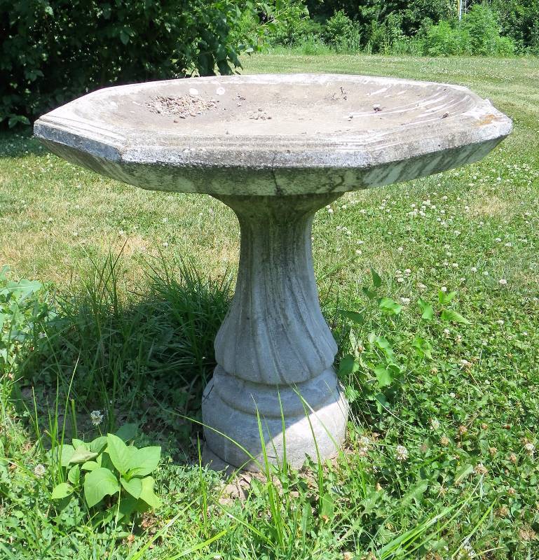 lot 128 image: Concrete Birdbath
