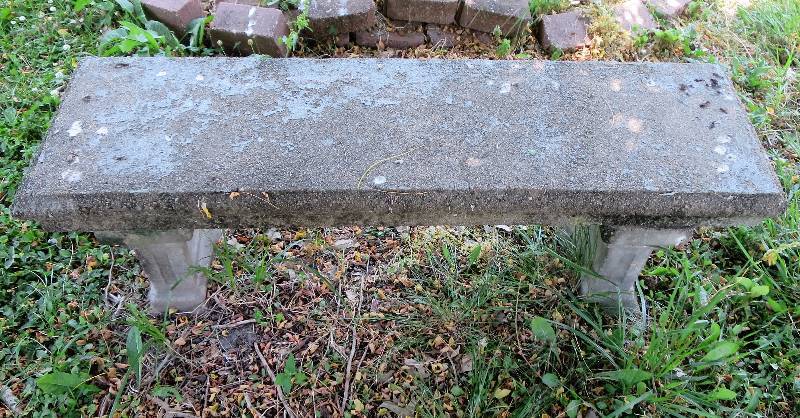lot 130 image: Outdoor Bench