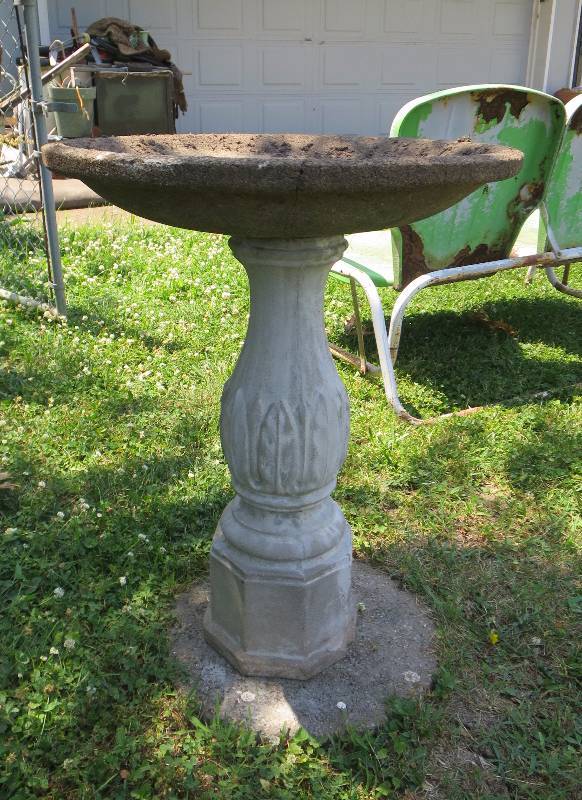 lot 137 image: Concrete Birdbath Ornate
