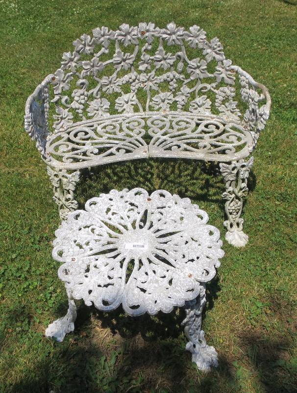 lot 141 image: Aluminum Outdoor Seat and Table