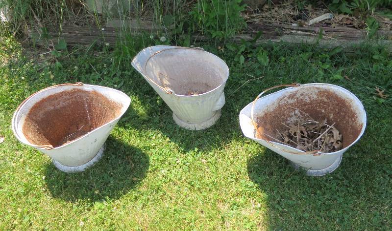 lot 156 image: Metal Bucket Lot
