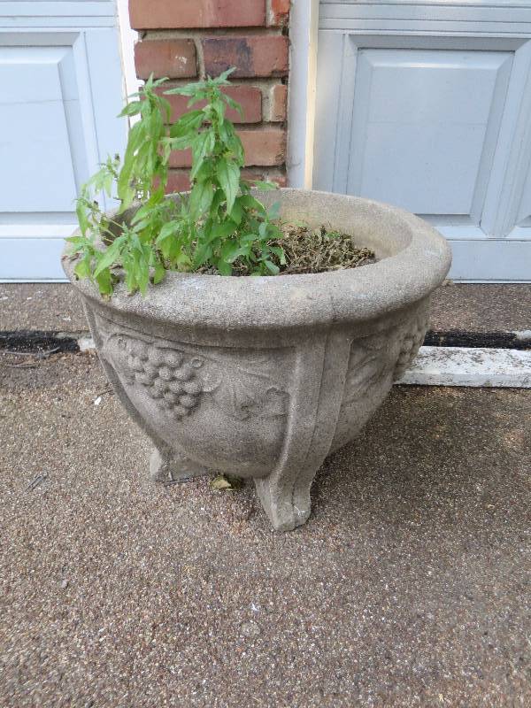 lot 168 image: Outdoor Planter