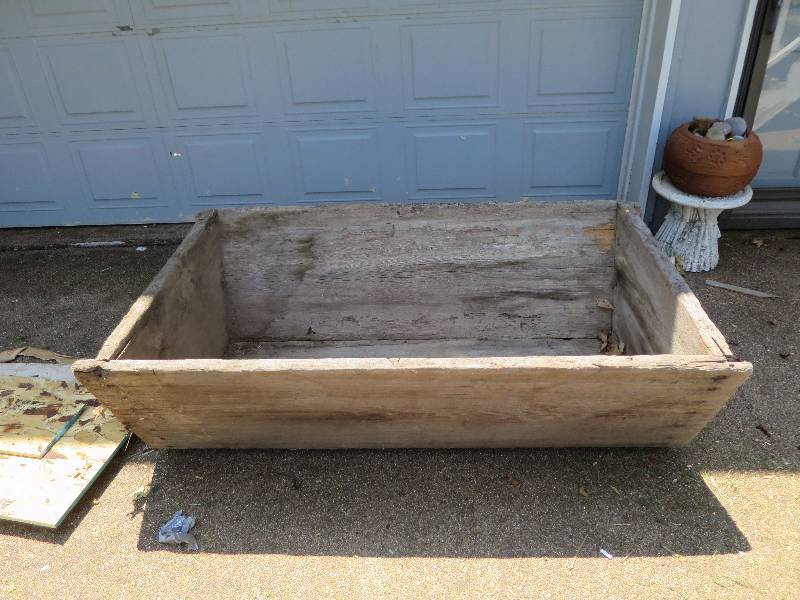 lot 174 image: Awesome Wooden Trough