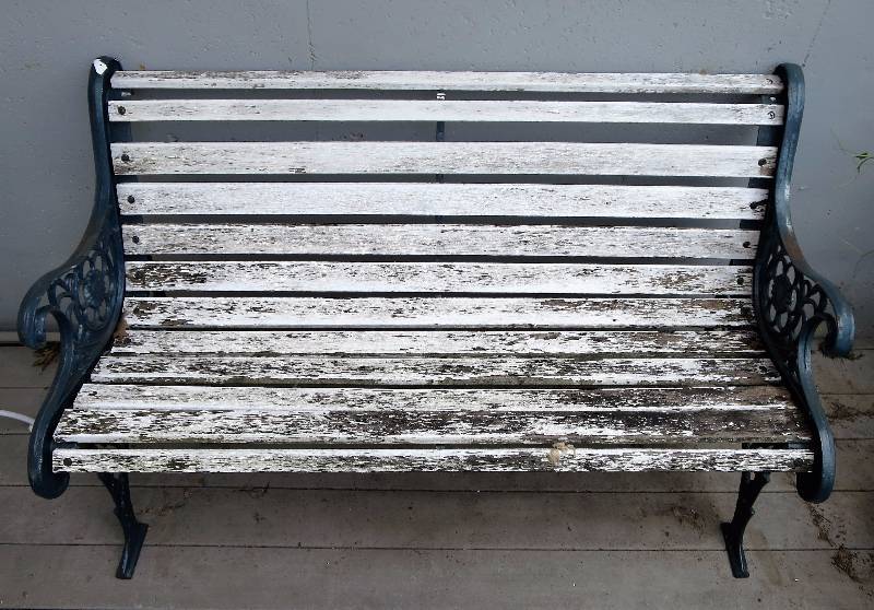 lot 176 image: Outdoor Bench