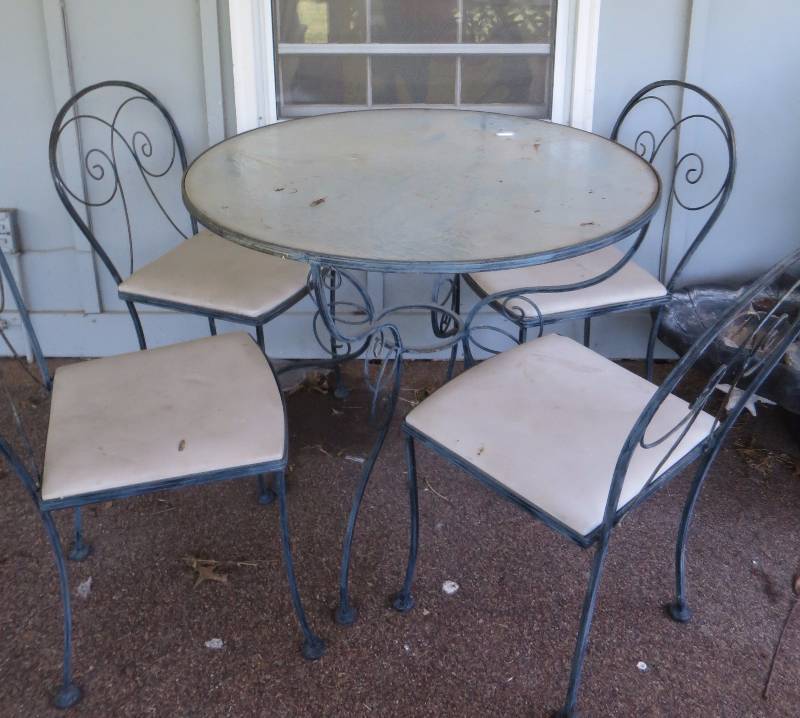 lot 999 image: Outdoor Table with 4 Chairs