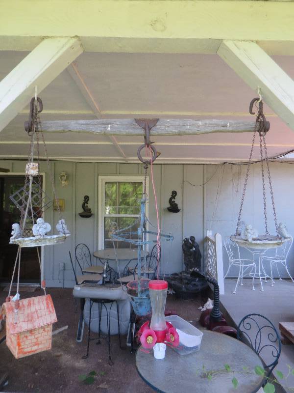 lot 181 image: Lot of Birdhouses