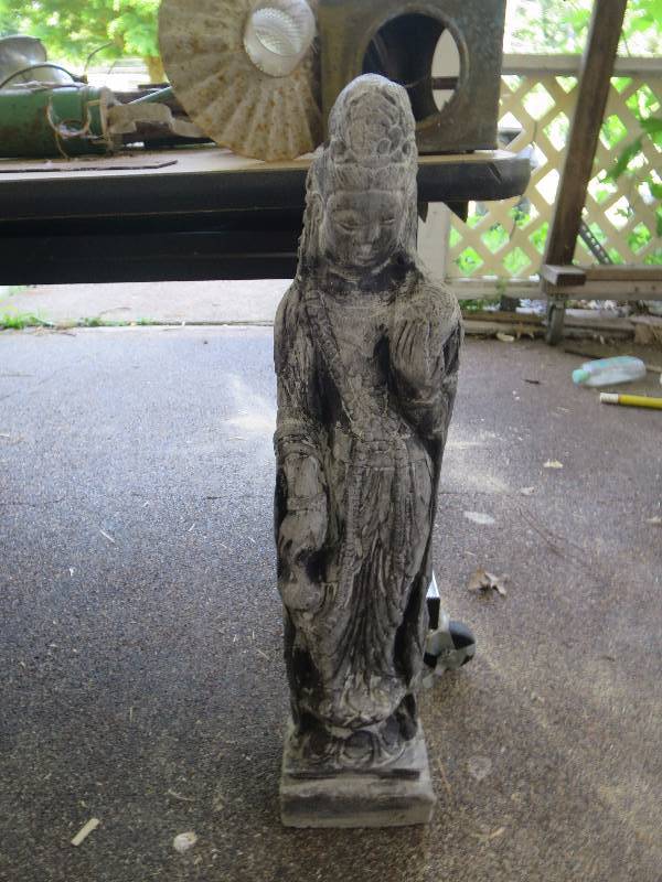 lot 185 image: Concrete Statue