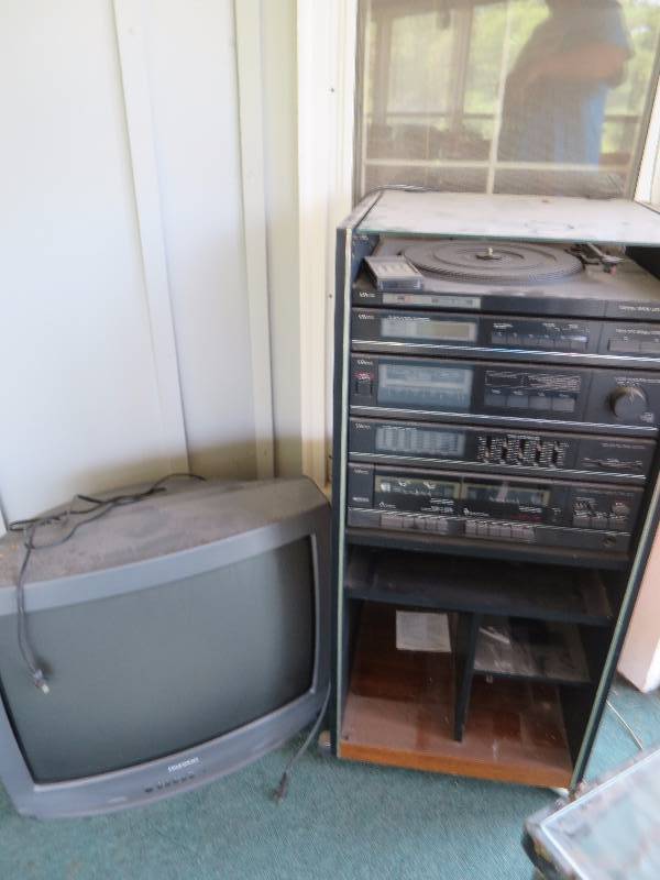 lot 194 image: Stereo and Tv