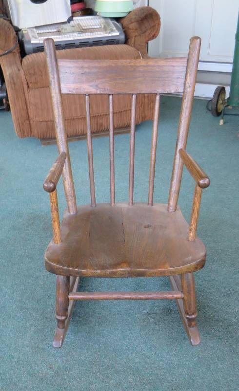lot 199 image: Kids Rocker