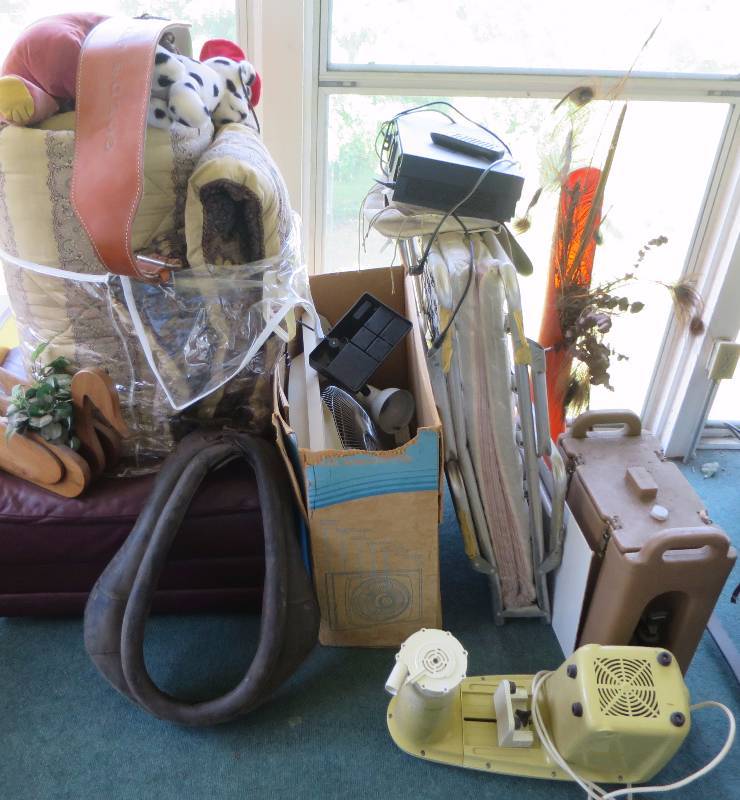 lot 997 image: Large Lot of Stuff