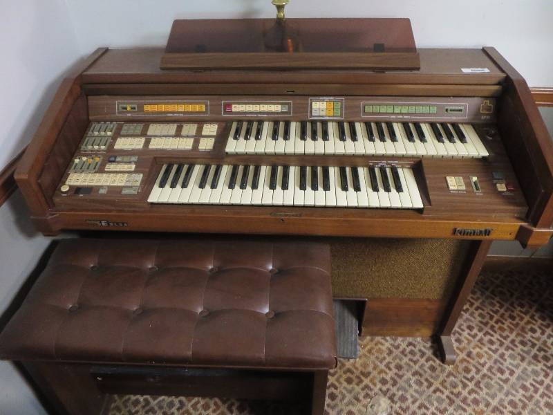 lot 207 image: Electric Piano