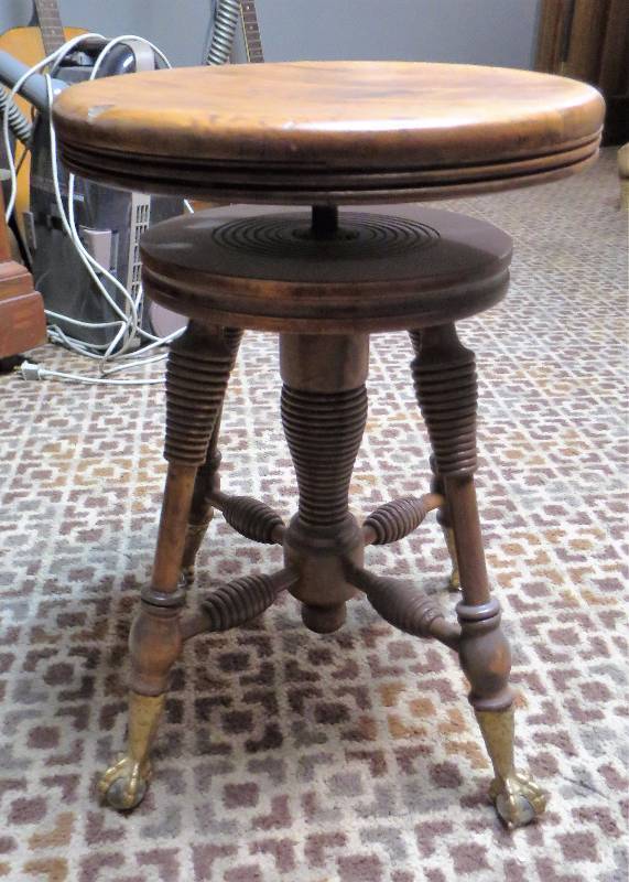 lot 34 image: Clawfoot Piano Chair