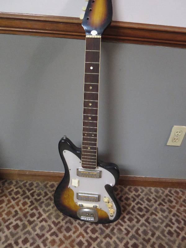 lot 208 image: Electric Guitar