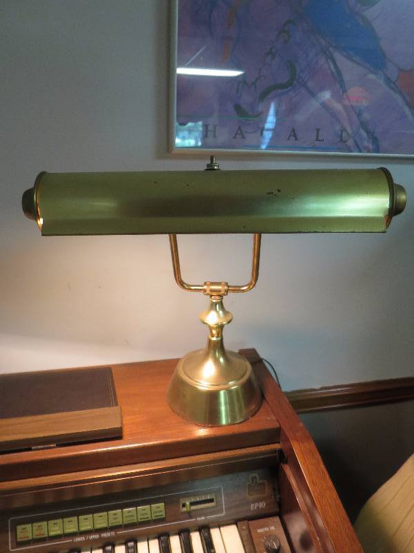 lot 212 image: Brass Desk Lamp