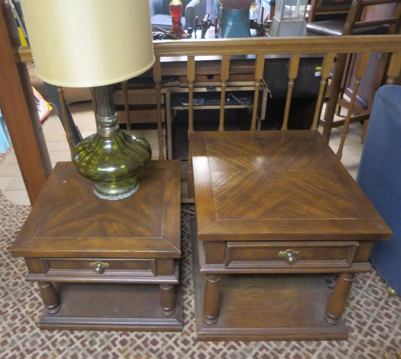 lot 217 image: End Table Lot