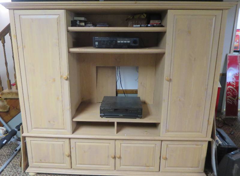 lot 218 image: Entertainment Center