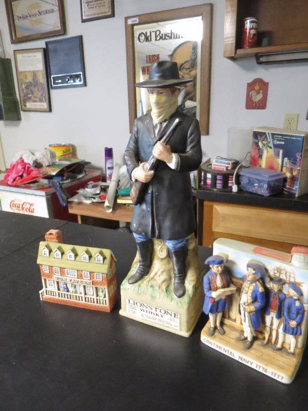 lot 225 image: Vintage Bottle Lot