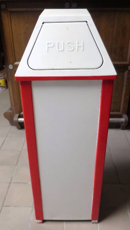 lot 27 image: Awesome Vintage Trash Can Ice Cream Parlor