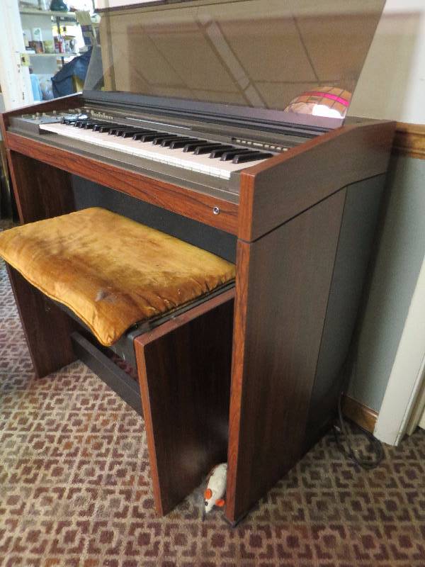 lot 230 image: Electric Piano