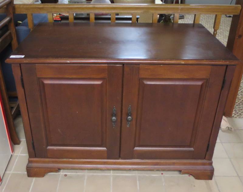 lot 232 image: Entertainment Credenza