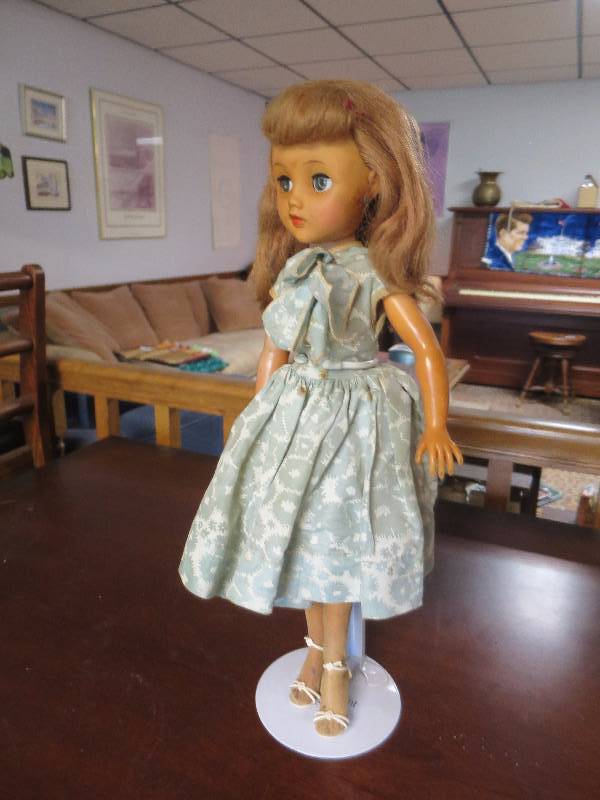 lot 237 image: Antique Doll