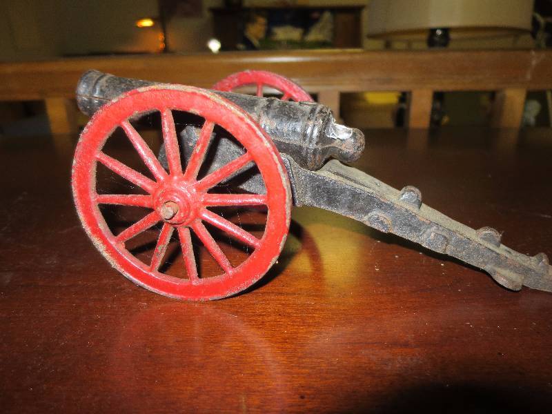lot 26 image: Cast Iron Cannon