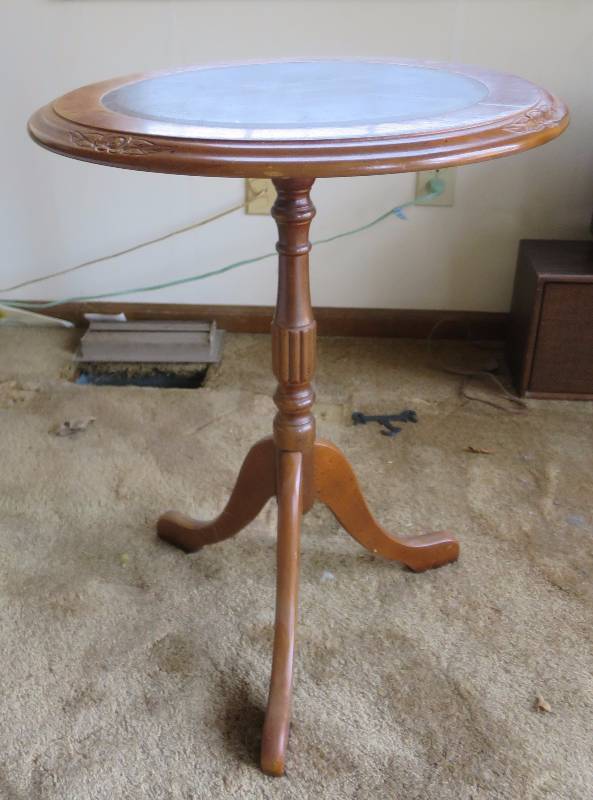 lot 247 image: Antique Side Table