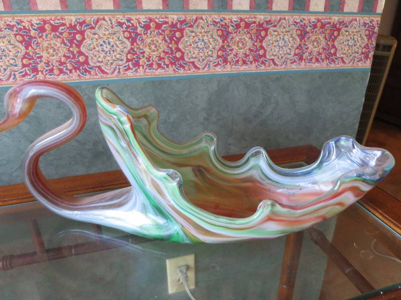 lot 248 image: Swan Glass Figurine