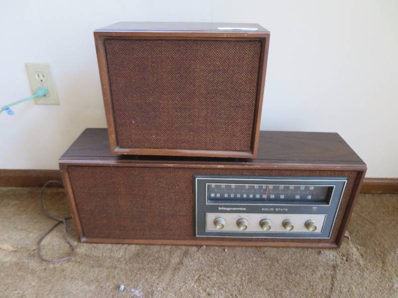 lot 251 image: Old School Stereo