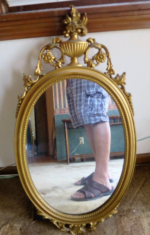 lot 252 image: Mirror