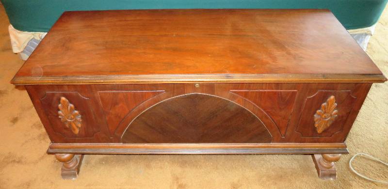 lot 25 image: Beautiful Cedar Chest