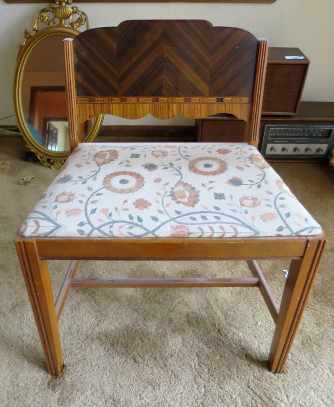 lot 61 image: Antique Makeup Chair